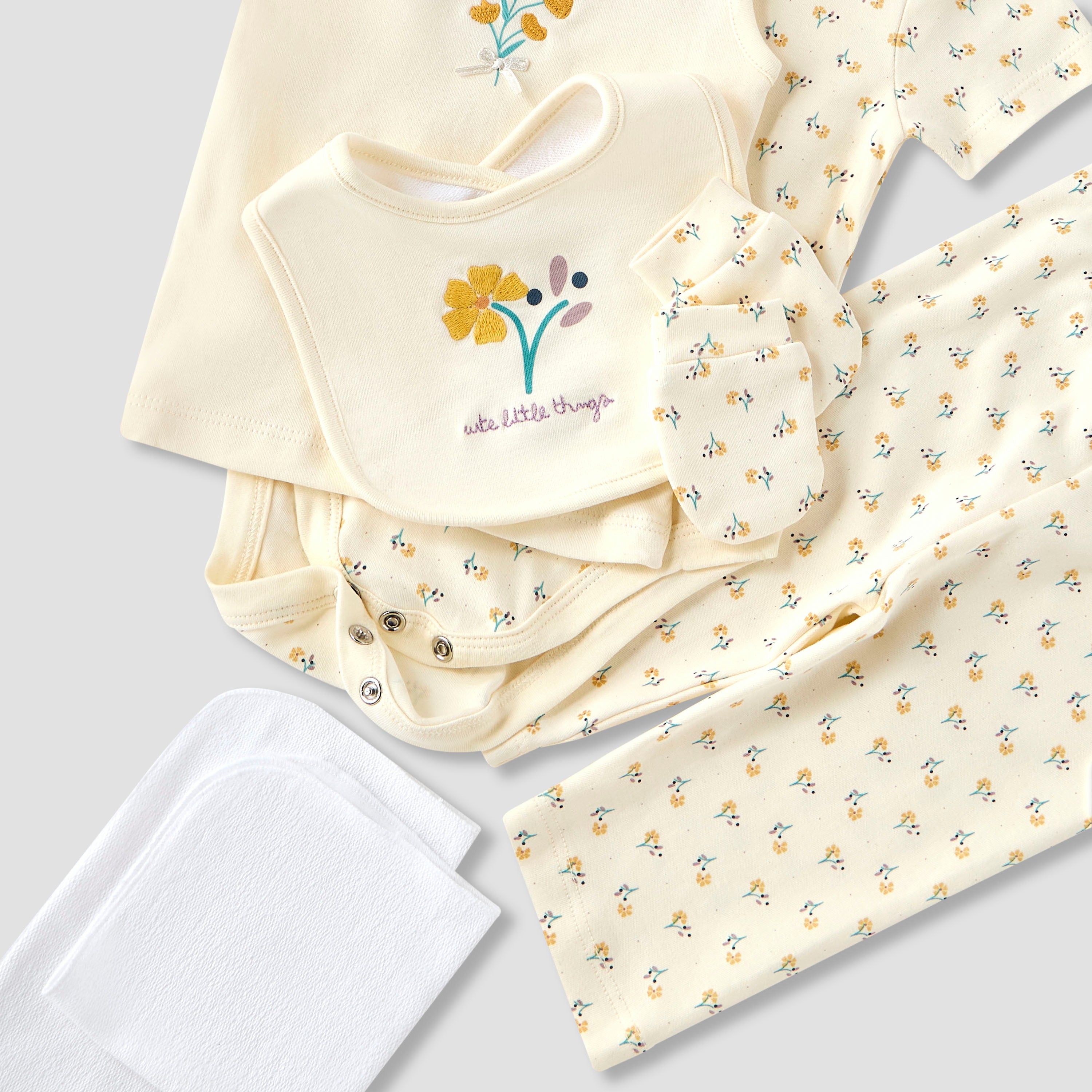 Juniors 9-Piece Girls Gift Set - Cotton - Sleeveless T-shirt, Pyjamas, Bib, Booties - Printed