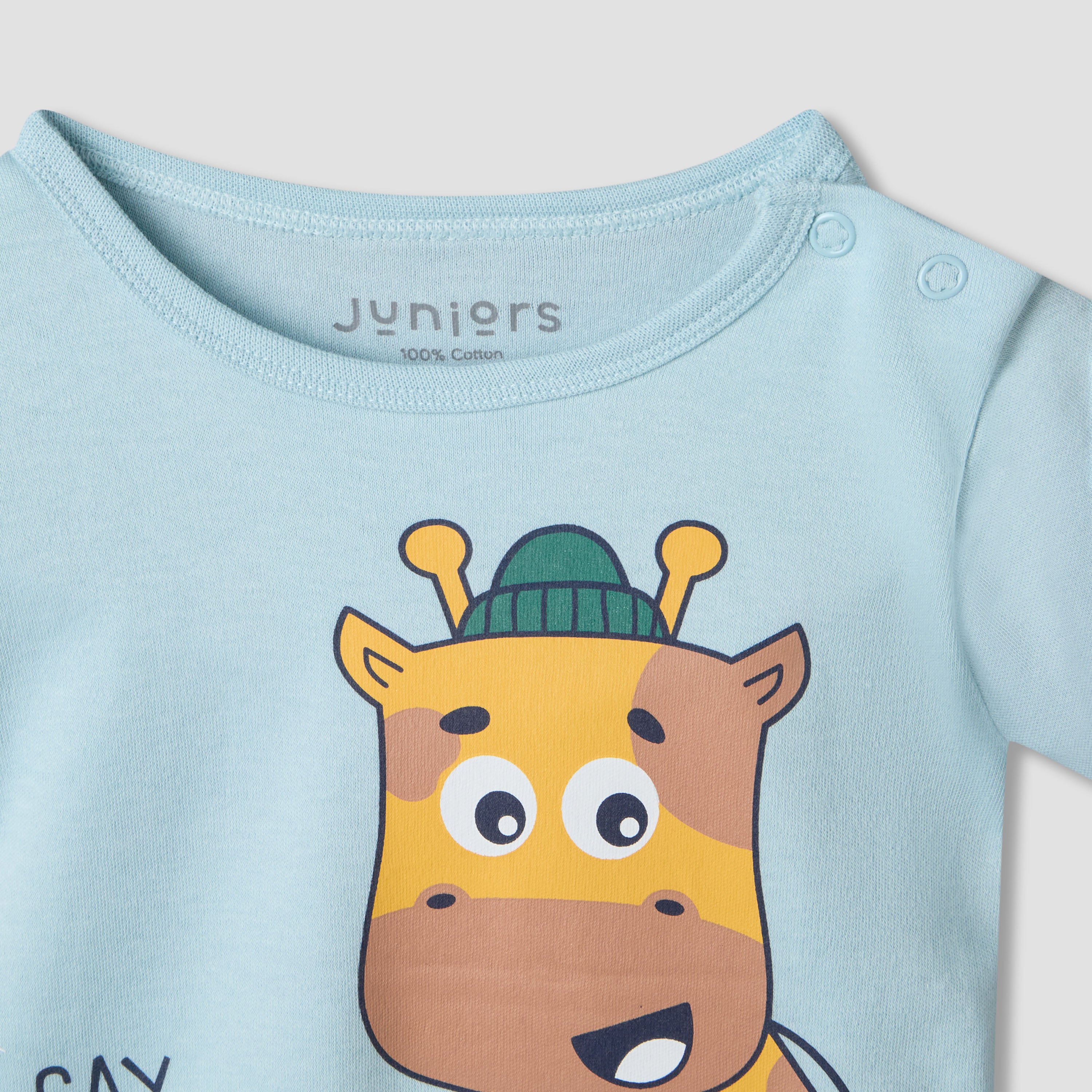Juniors Round Neck Short Sleeves T-shirt and Shorts Set with Giraffe Print