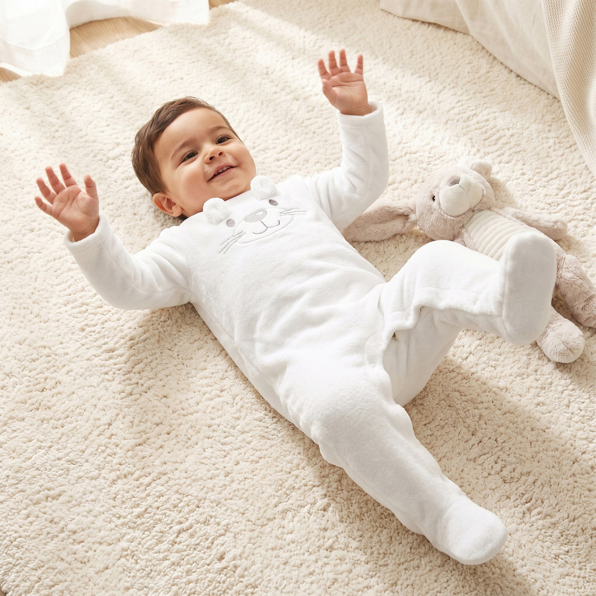 Juniors Plush Closed Feet Sleepsuit - White / 9-12 mths