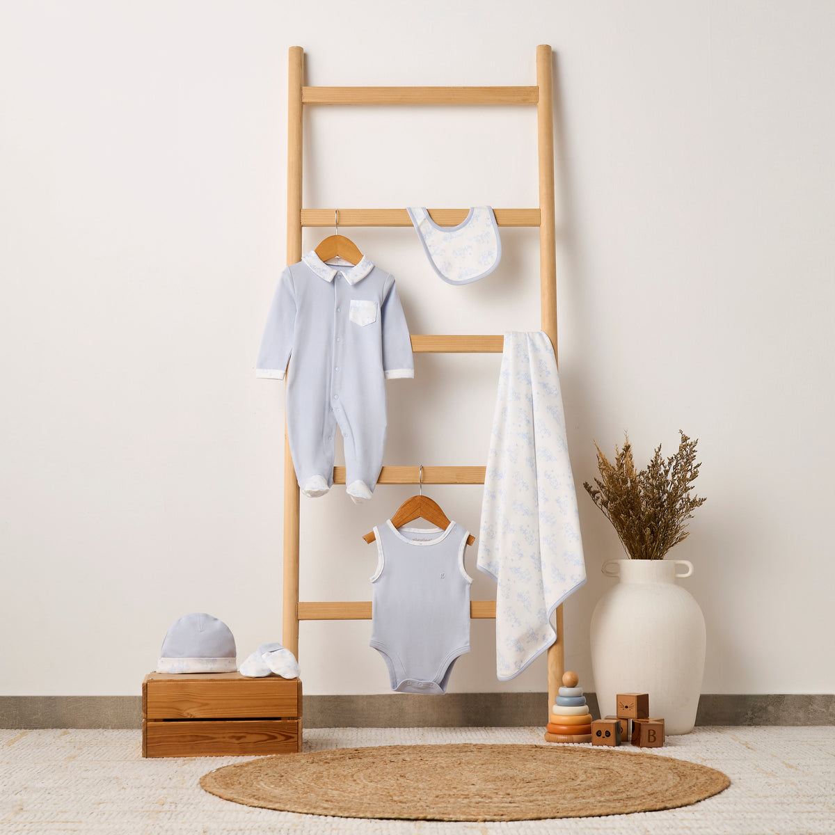 Set of 6 Giggles Clothing Gift Set with Bear Print