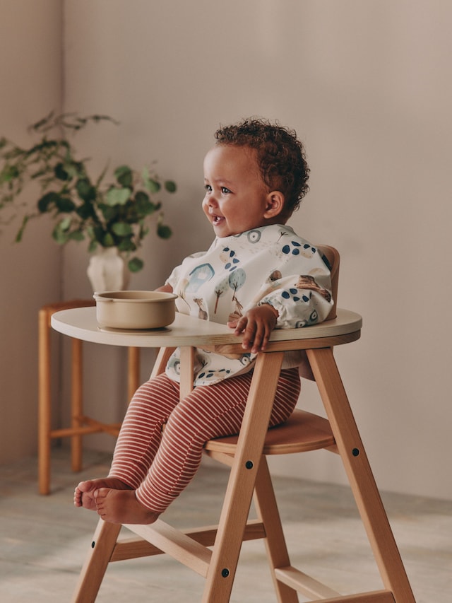 Neutral Weaning And Feeding Sleeved Bib - Size 6-12 Months (68-80cm)