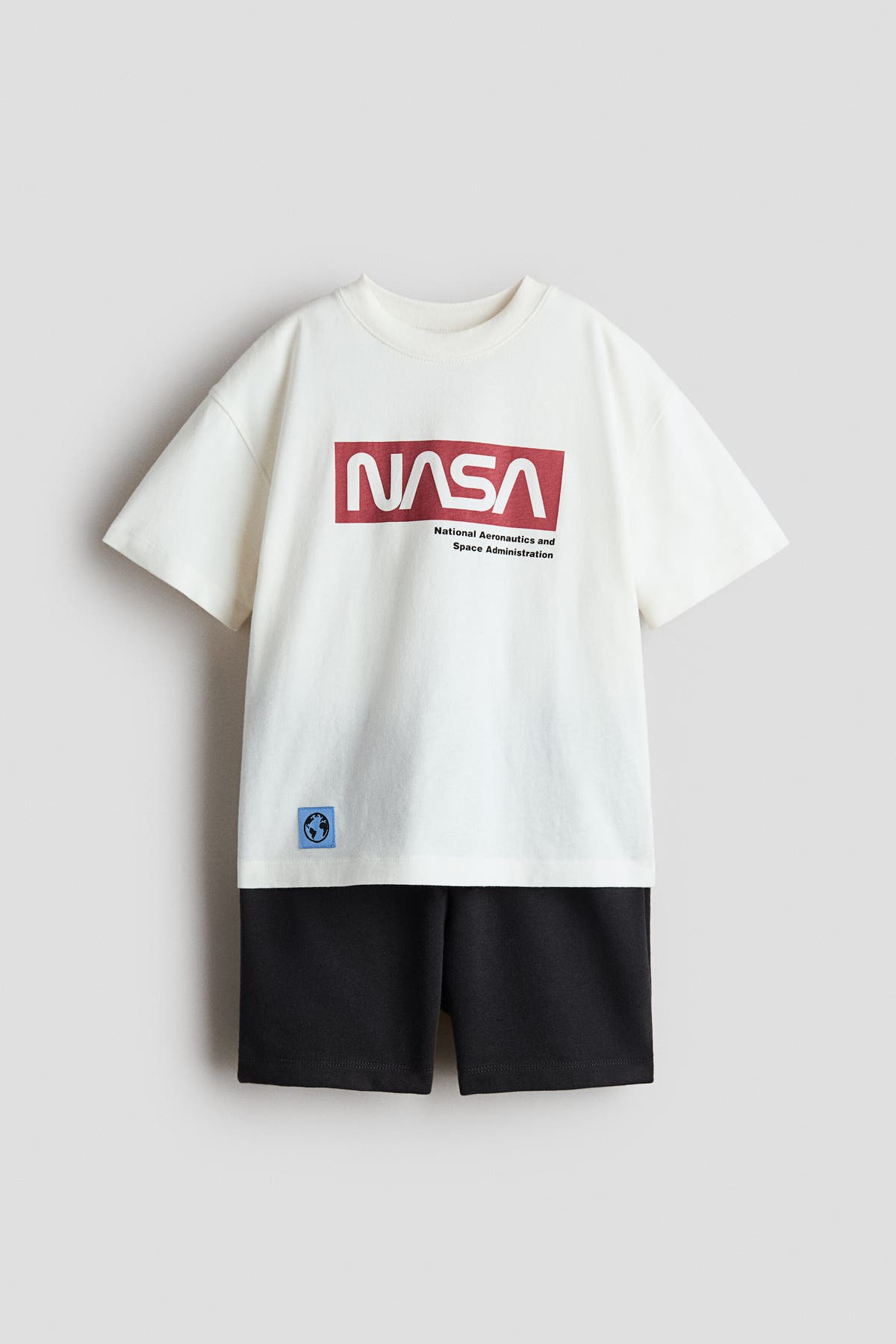 2-piece T-shirt and sweatshorts set