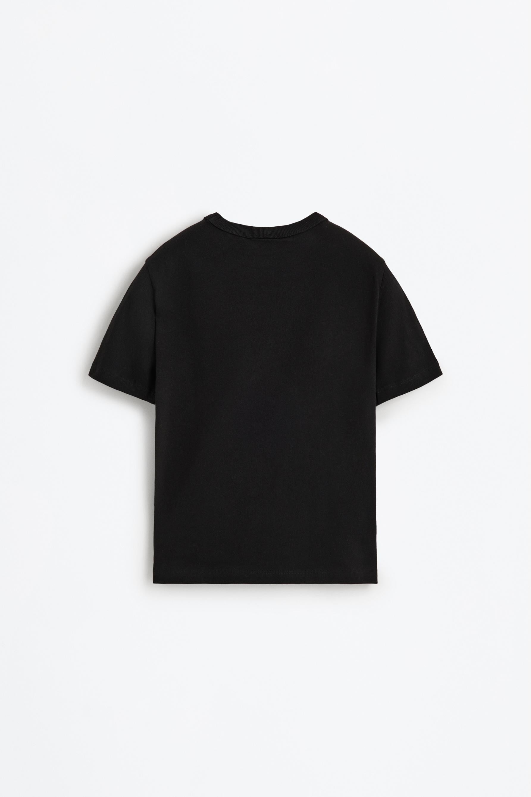4-pack of plain T-shirts
