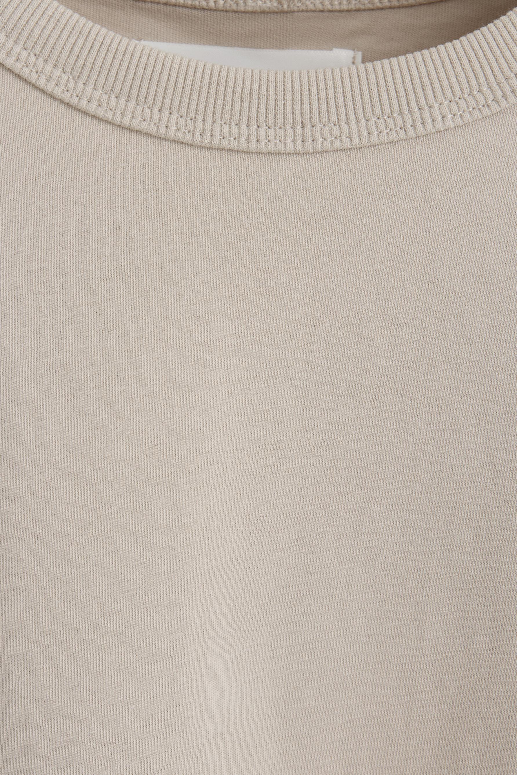 4-pack of plain T-shirts