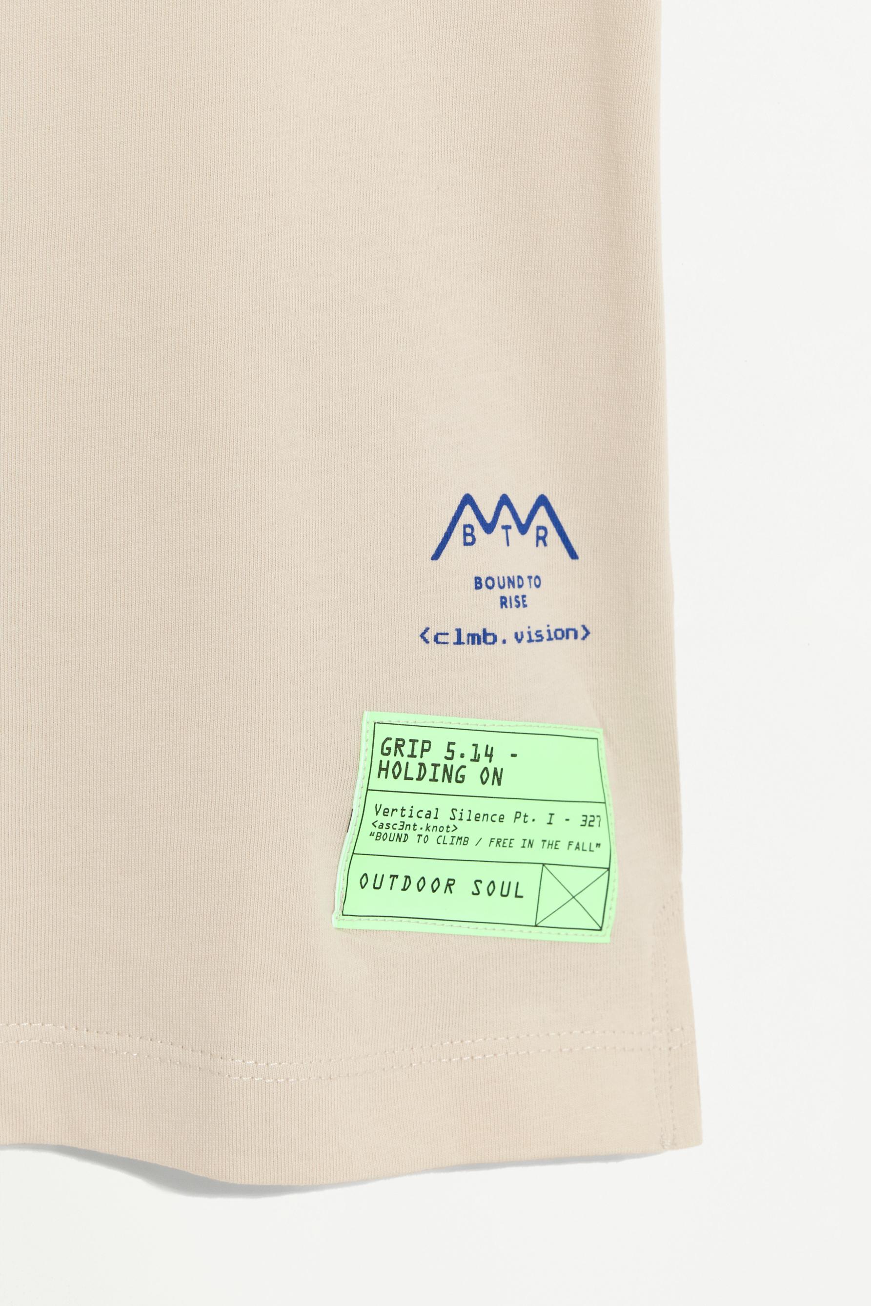 T-shirt with a maxi print on the back