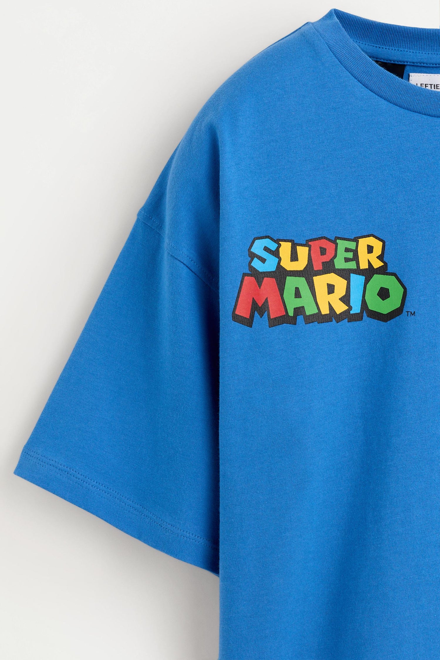 Super Mario Bros Nintendo® T-shirt with a maxi print on the back