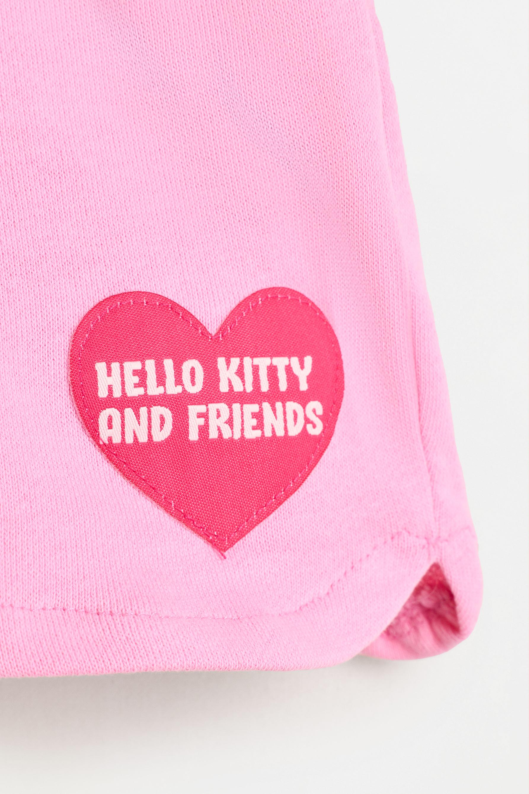 Hello Kitty ©SANRIO T-shirt and shorts set