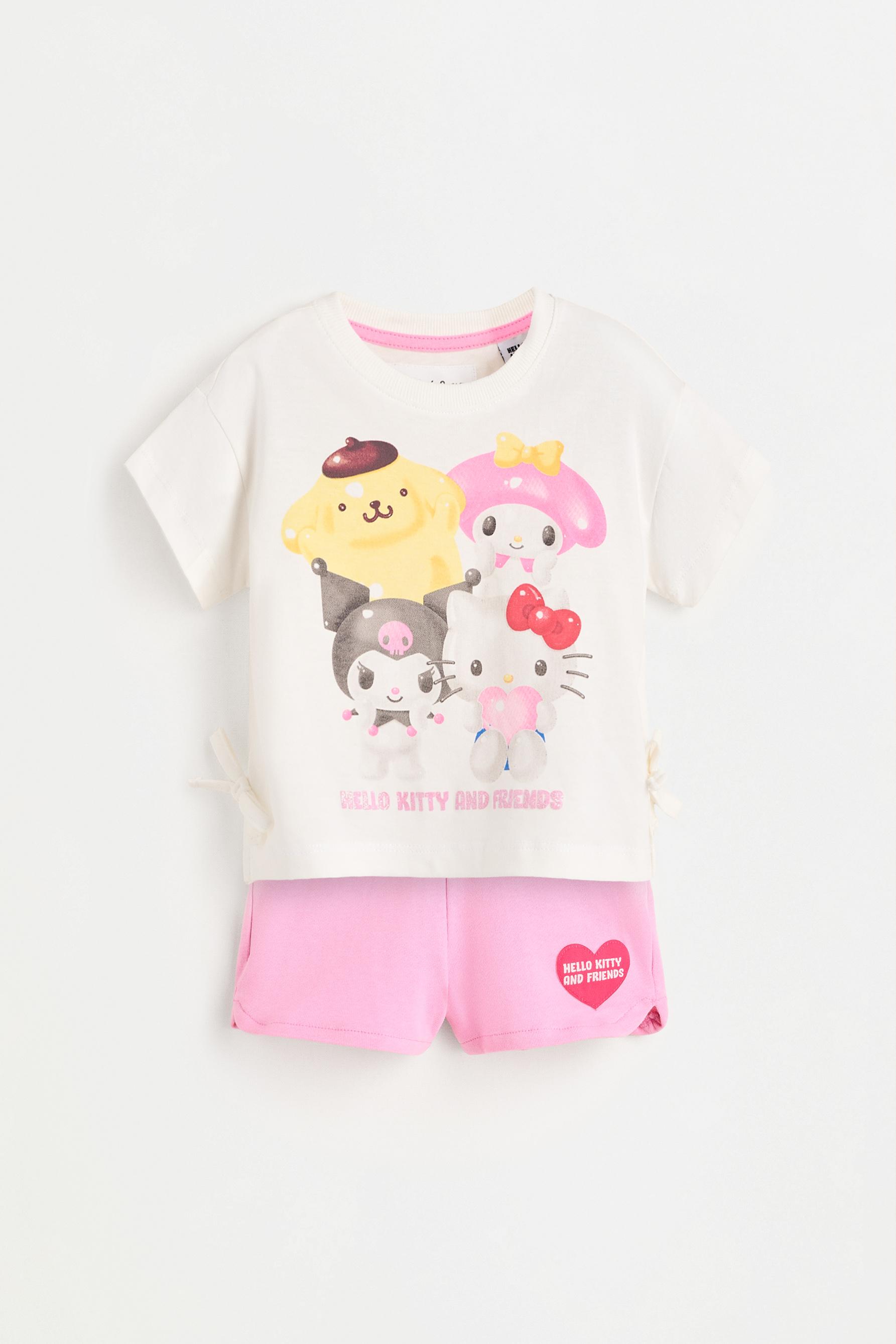 Hello Kitty ©SANRIO T-shirt and shorts set