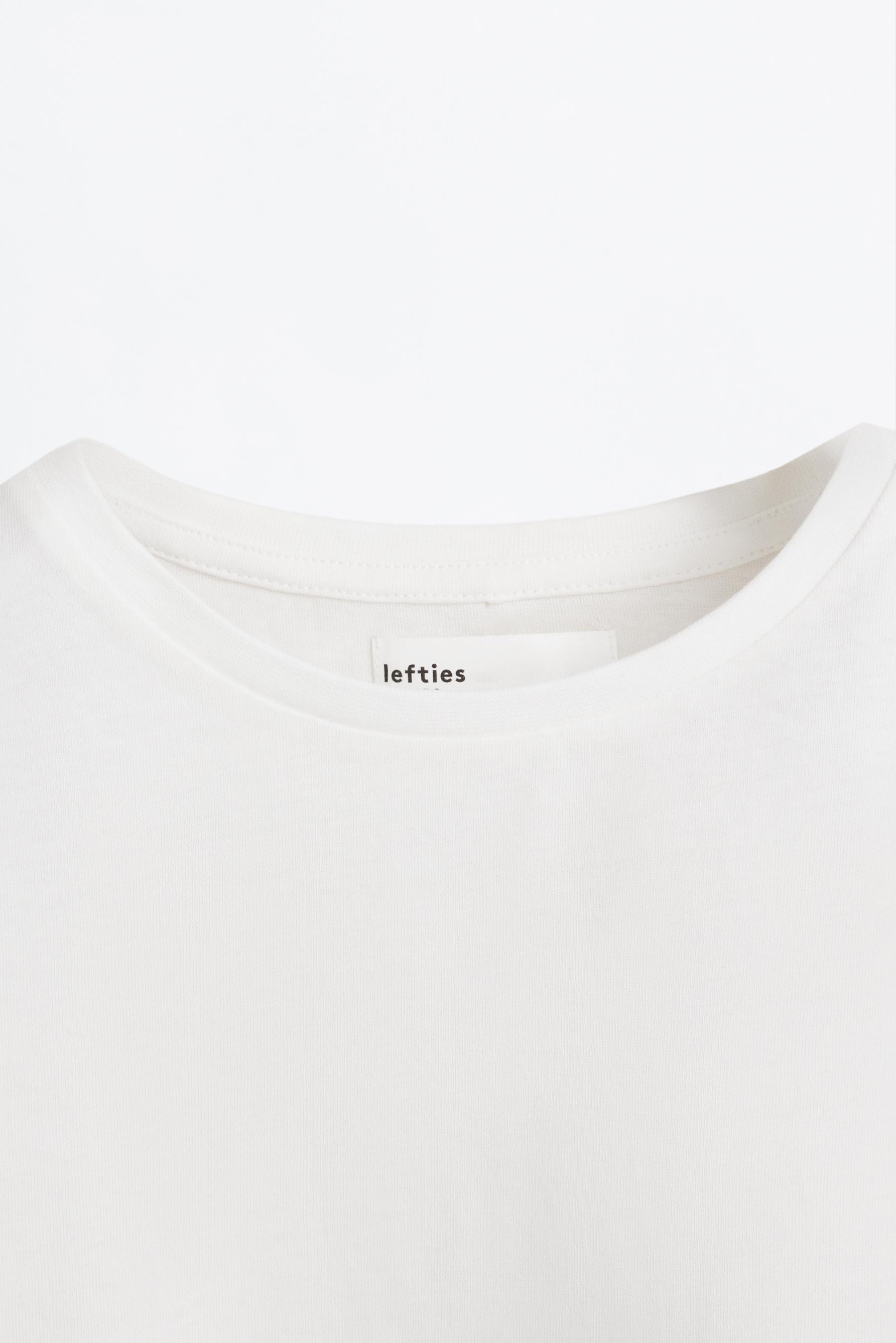 4-pack of plain T-shirts