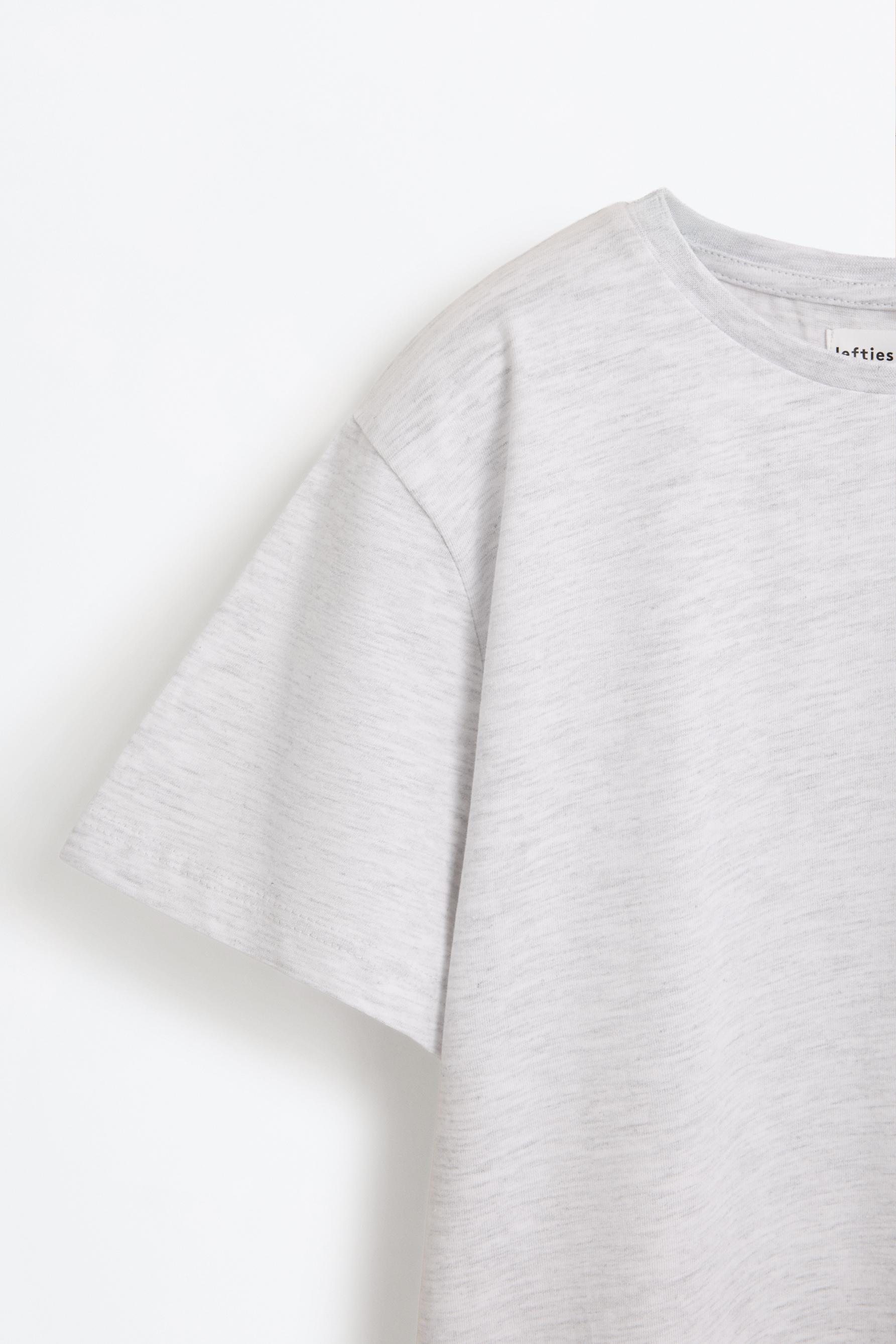 4-pack of plain T-shirts