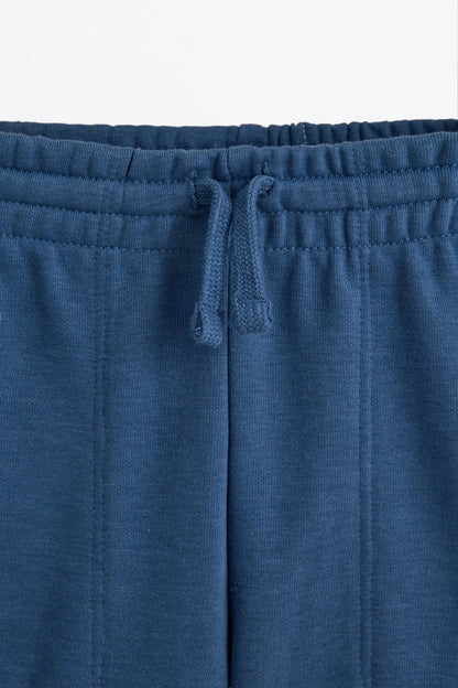 Basic plush Bermuda shorts