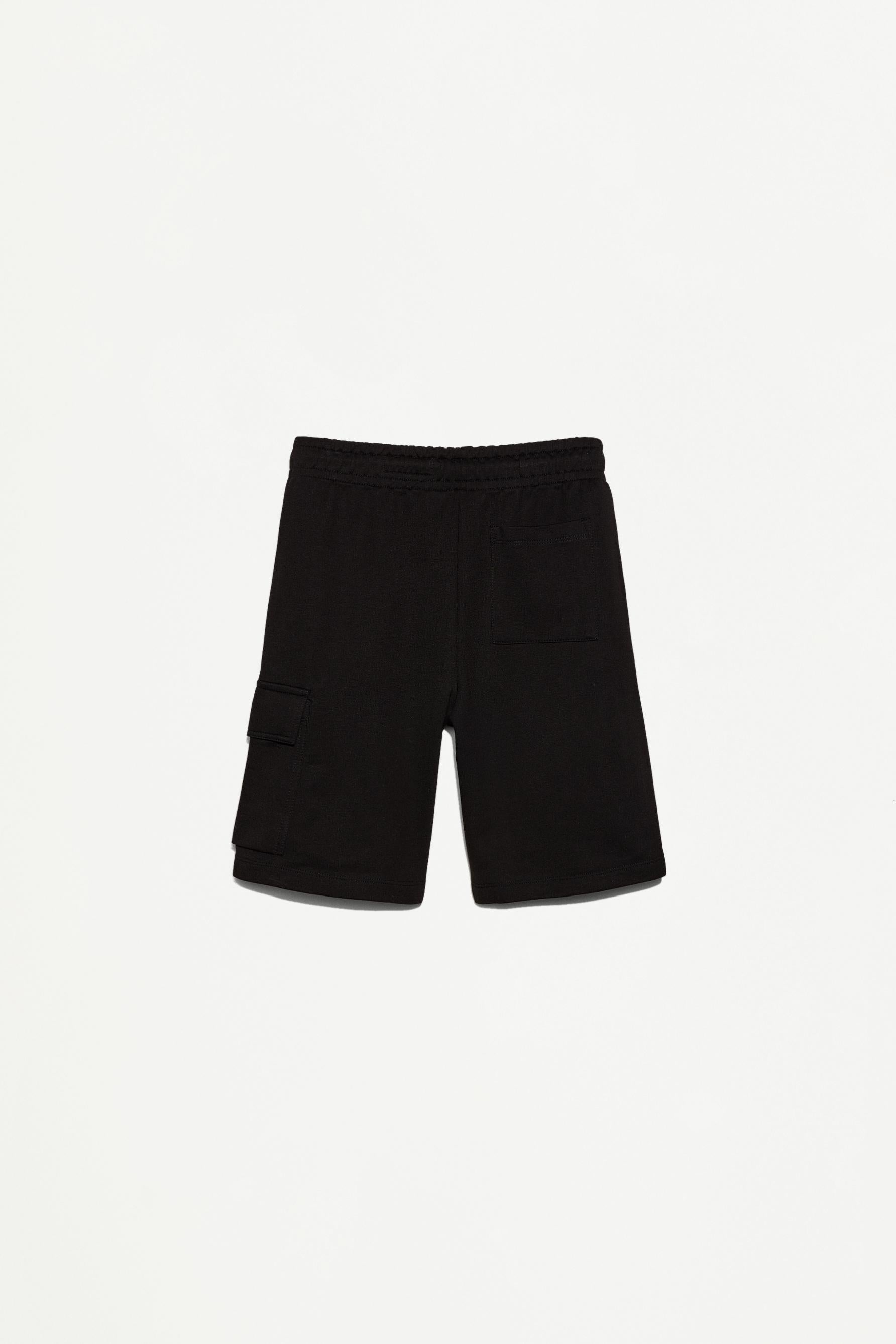 Plush cargo Bermuda shorts