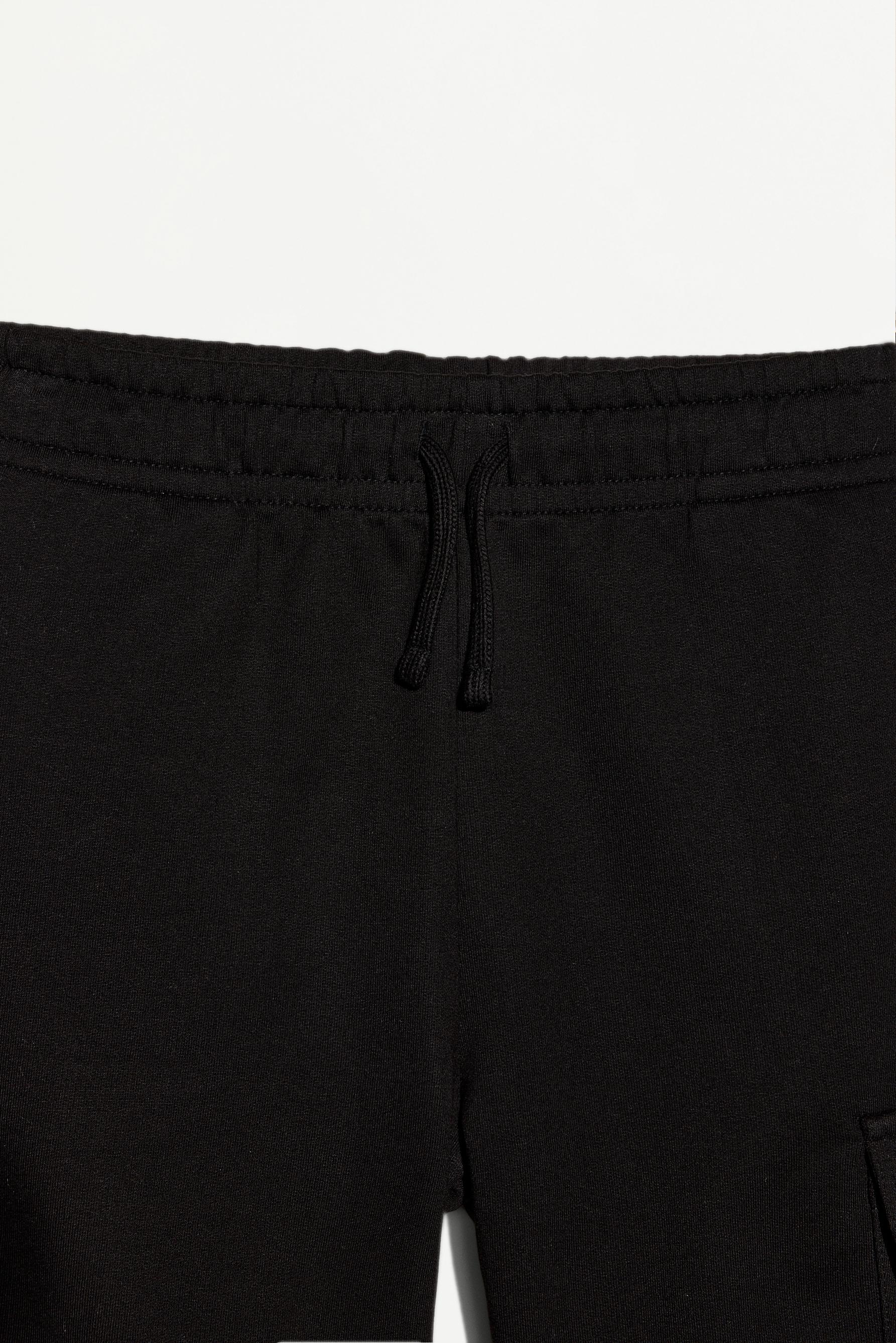 Plush cargo Bermuda shorts