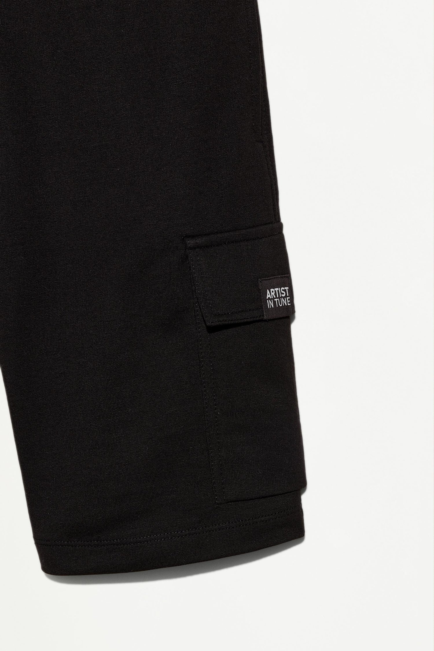 Plush cargo Bermuda shorts