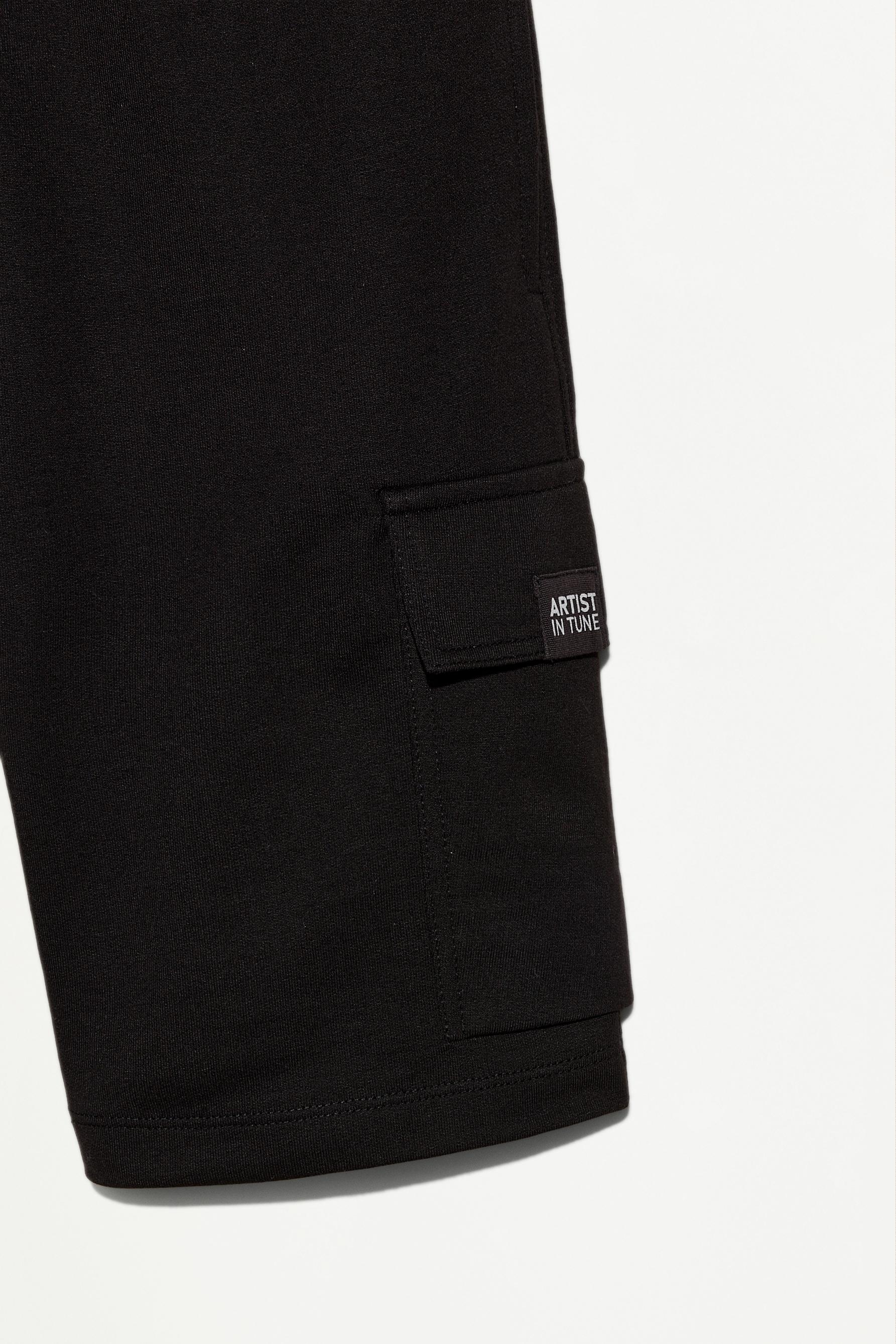 Plush cargo Bermuda shorts