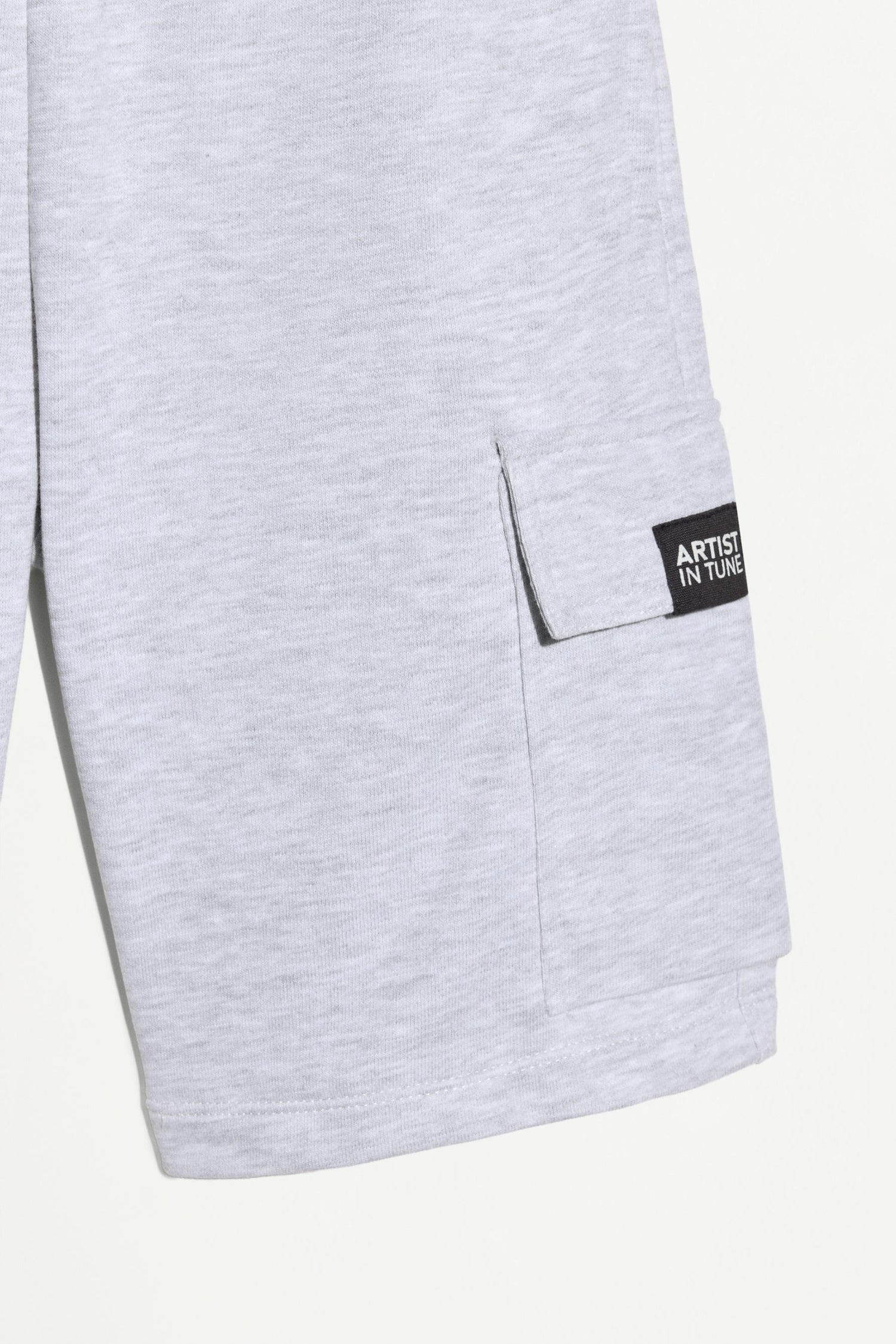 Plush cargo Bermuda shorts