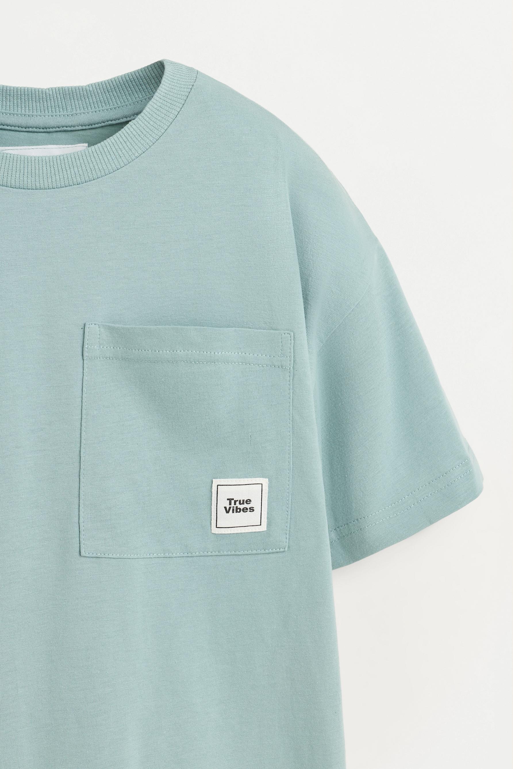 T-shirt and Bermuda shorts set
