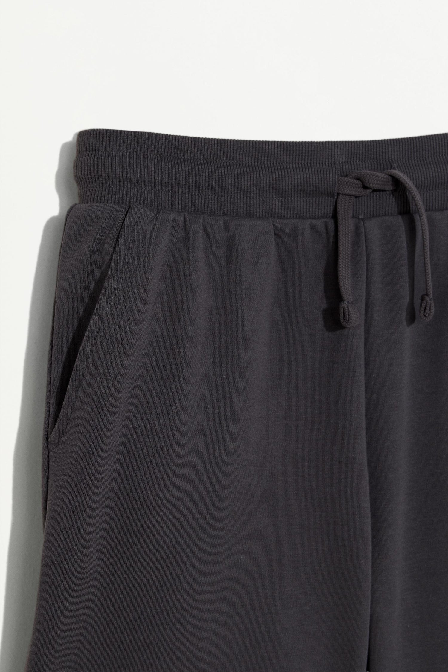 Interlock Bermuda shorts with rubberised text
