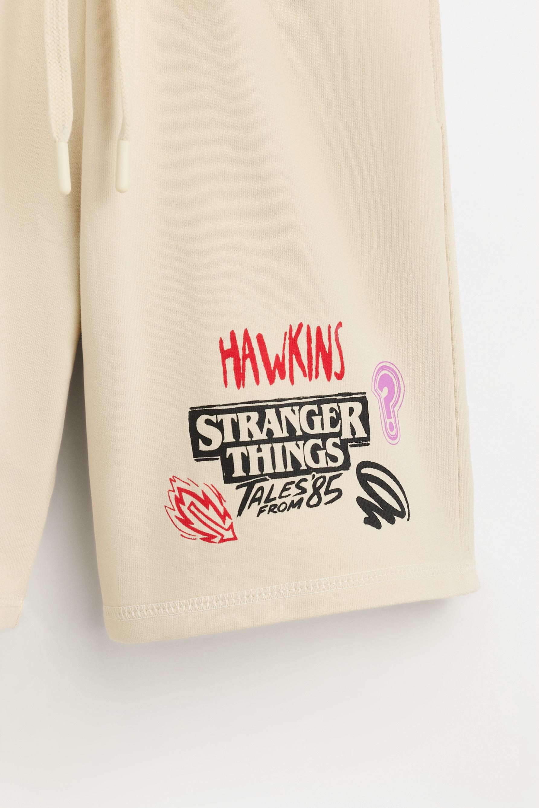 Stranger Things™/© Netflix jogger Bermuda shorts