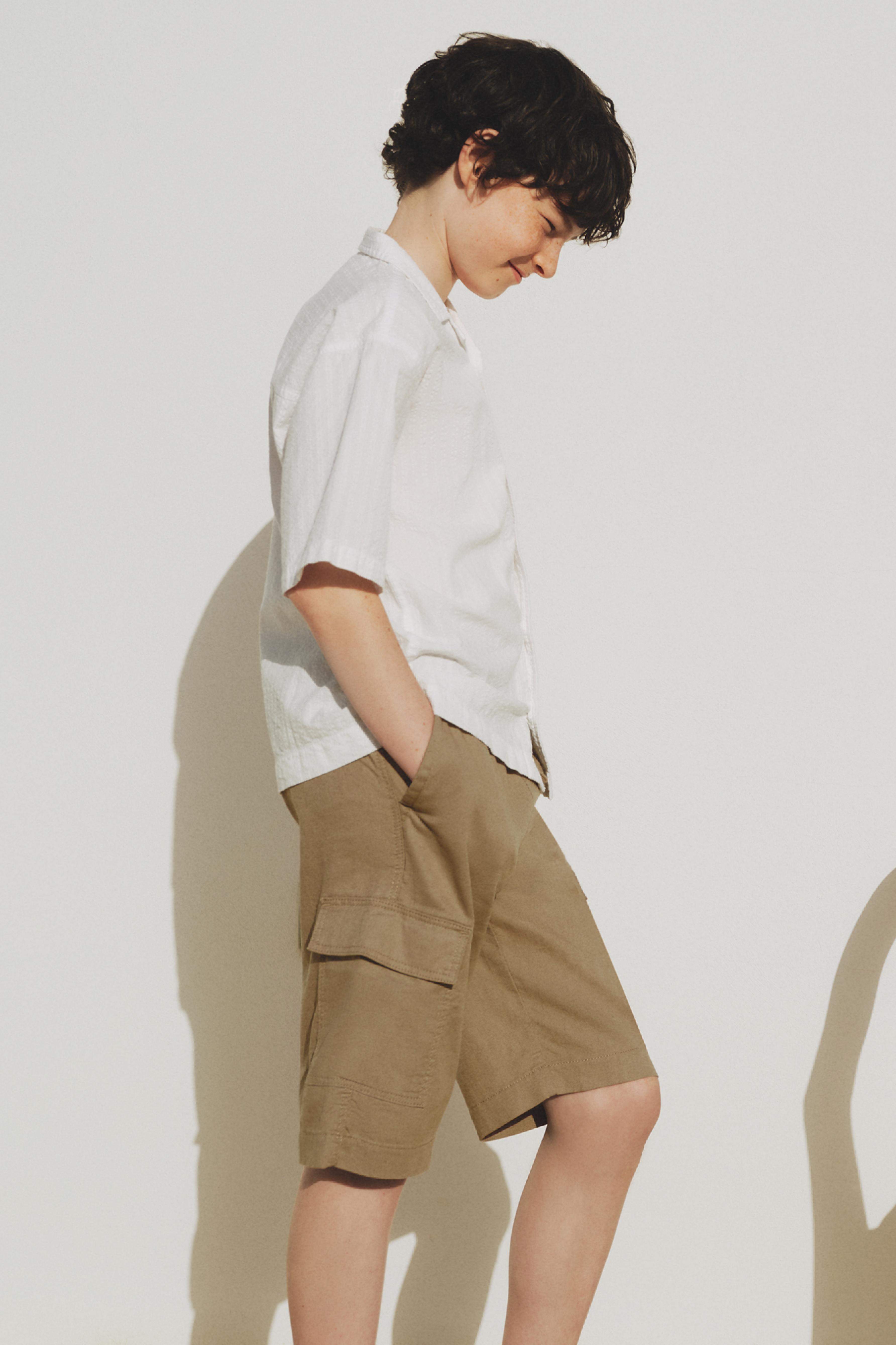 Rustic cargo Bermuda shorts