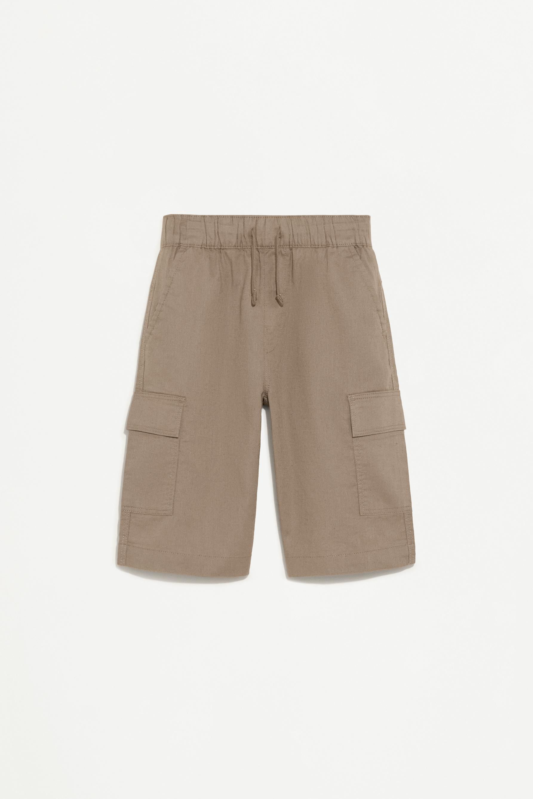 Rustic cargo Bermuda shorts
