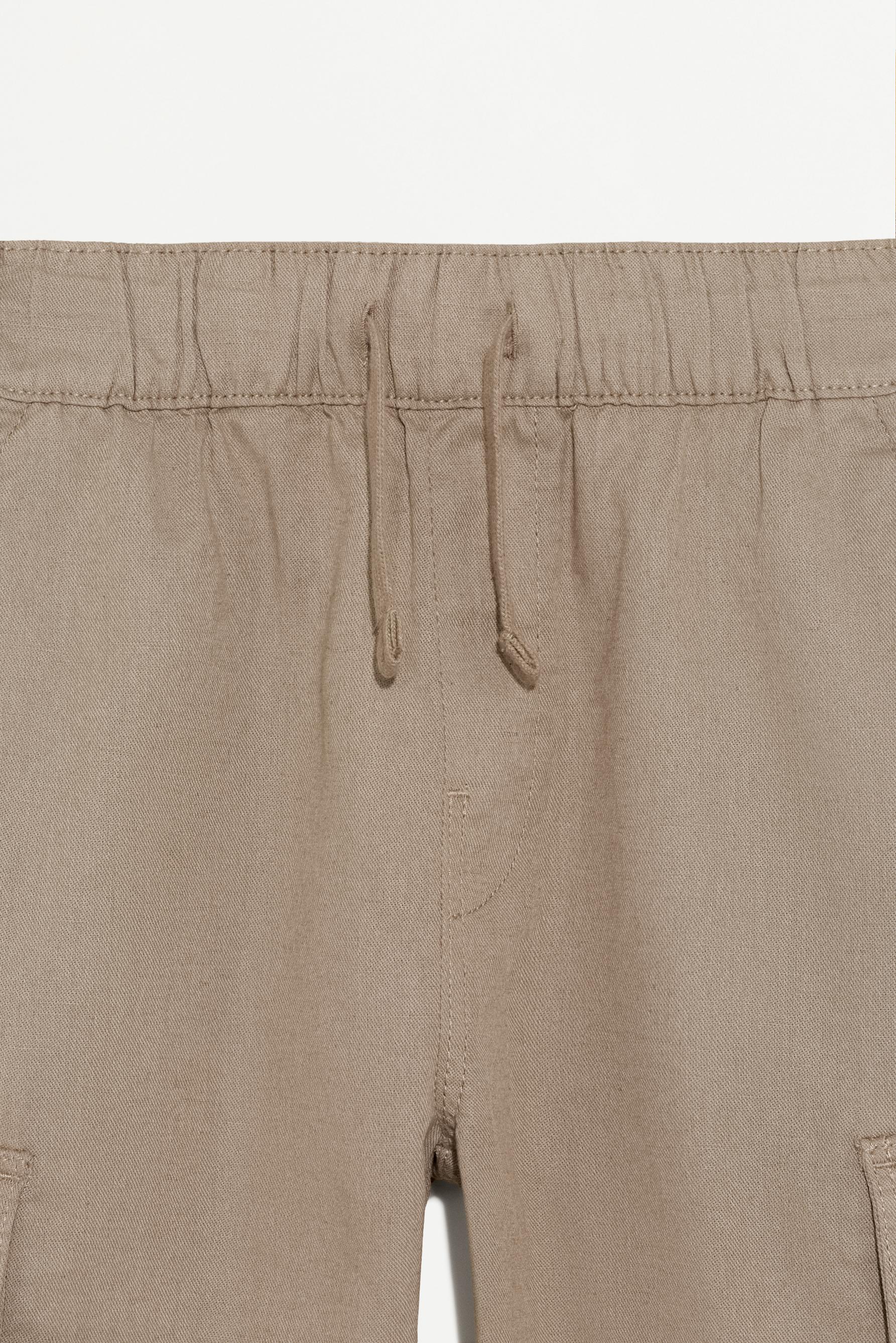 Rustic cargo Bermuda shorts