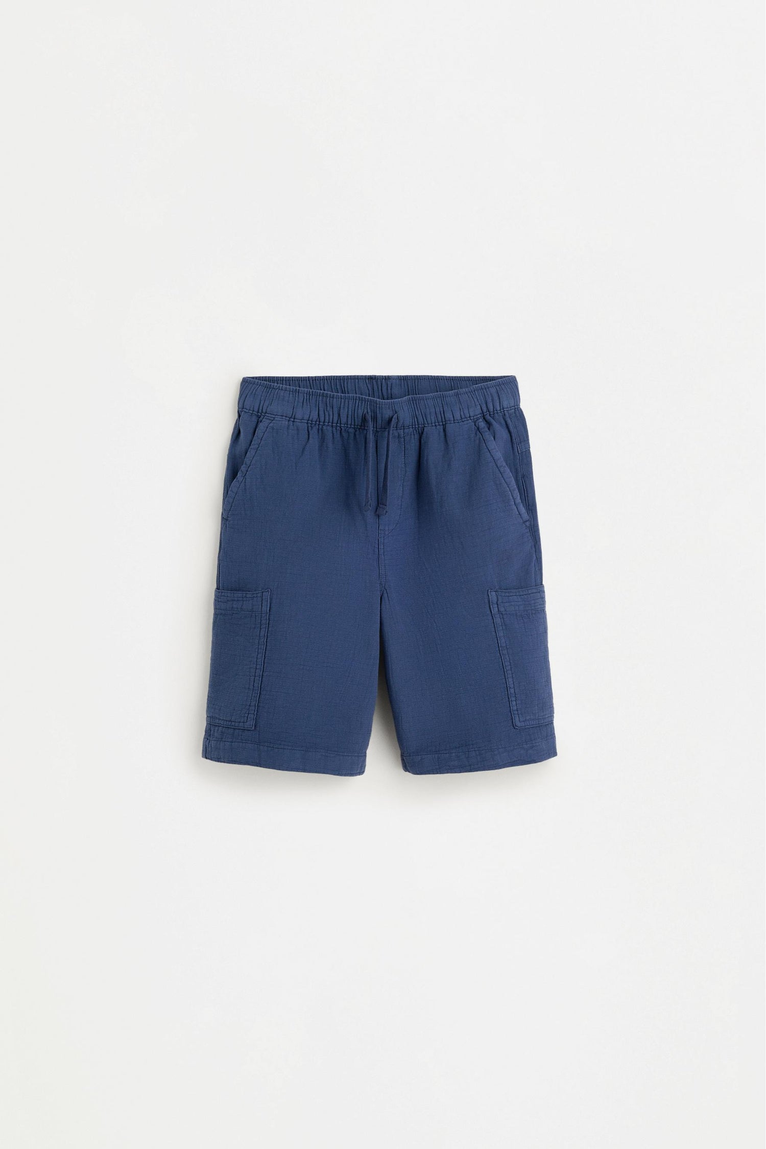 Crinkled cargo Bermuda shorts