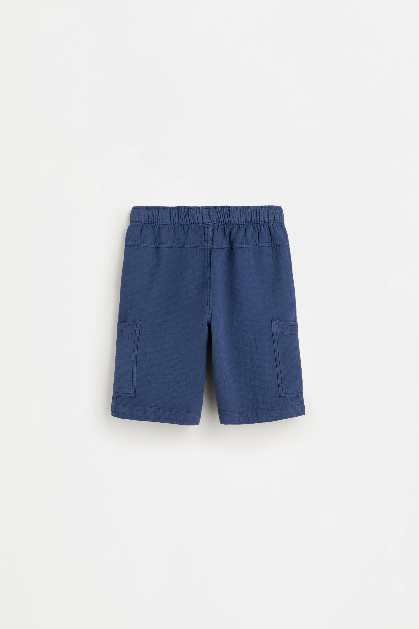 Crinkled cargo Bermuda shorts