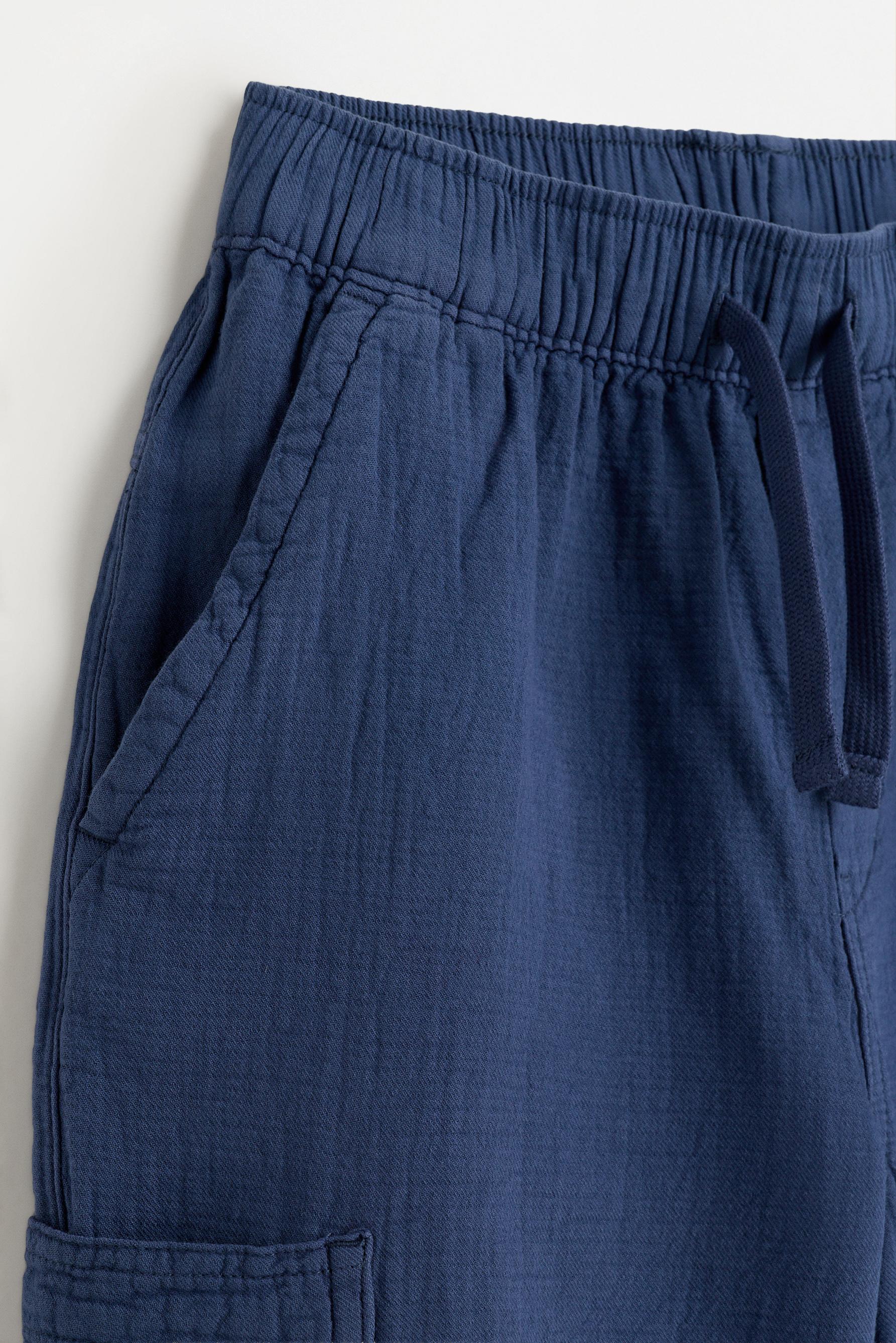 Crinkled cargo Bermuda shorts