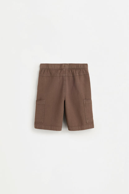 Crinkled cargo Bermuda shorts