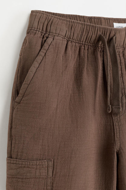 Crinkled cargo Bermuda shorts