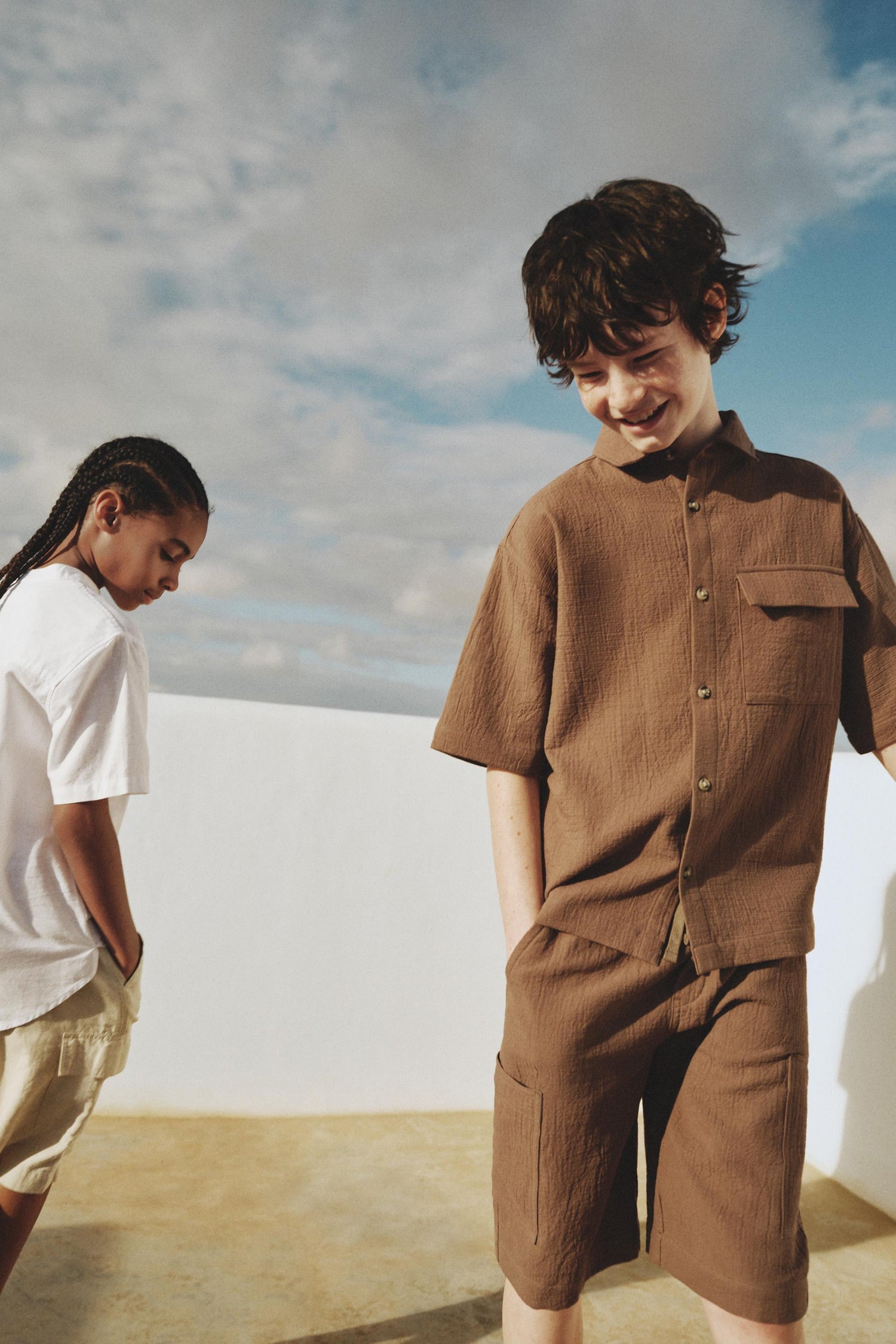 Crinkled cargo Bermuda shorts