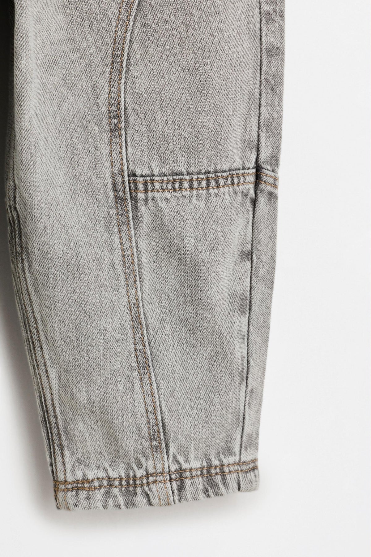 Barrel-leg jogger jeans