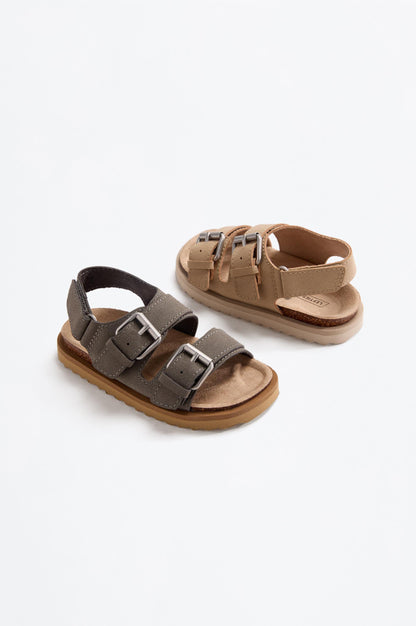 BUCKLE SANDALS