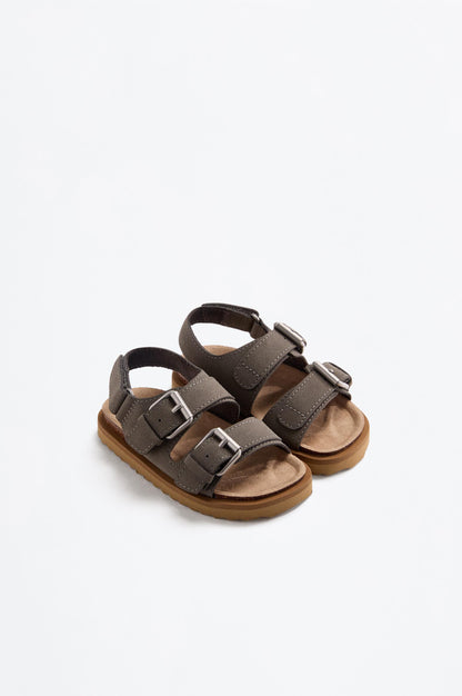 BUCKLE SANDALS