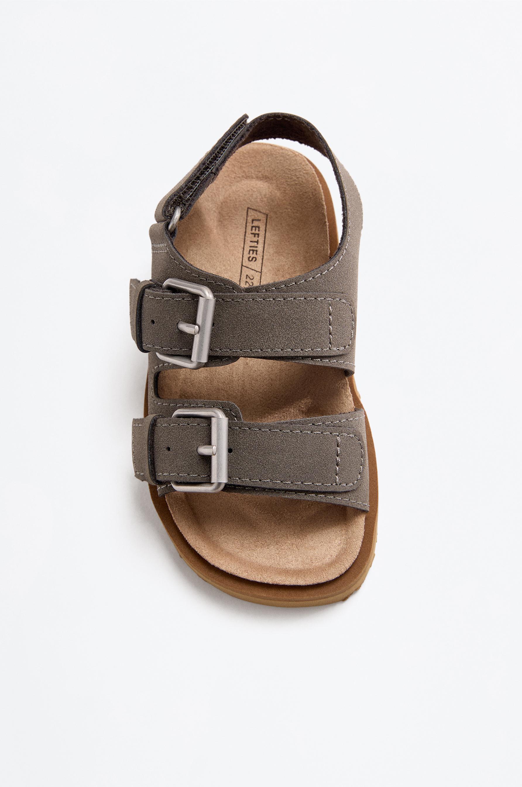 BUCKLE SANDALS