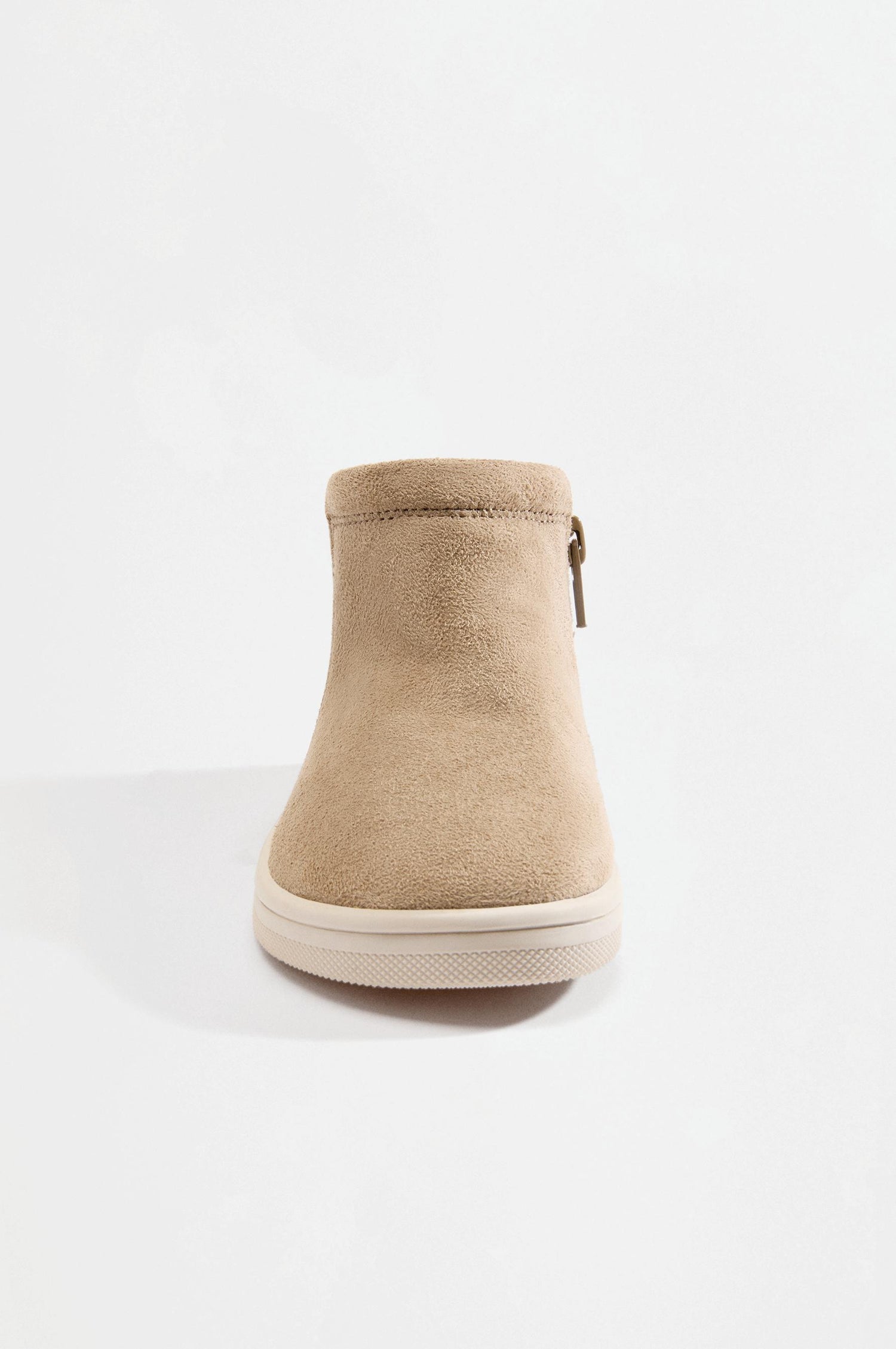 Casual barefoot Chelsea boots