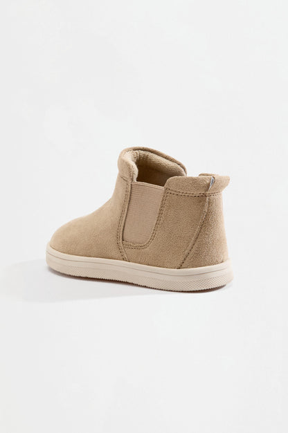 Casual barefoot Chelsea boots