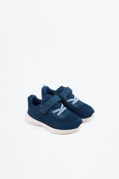Minimalist sports shoe