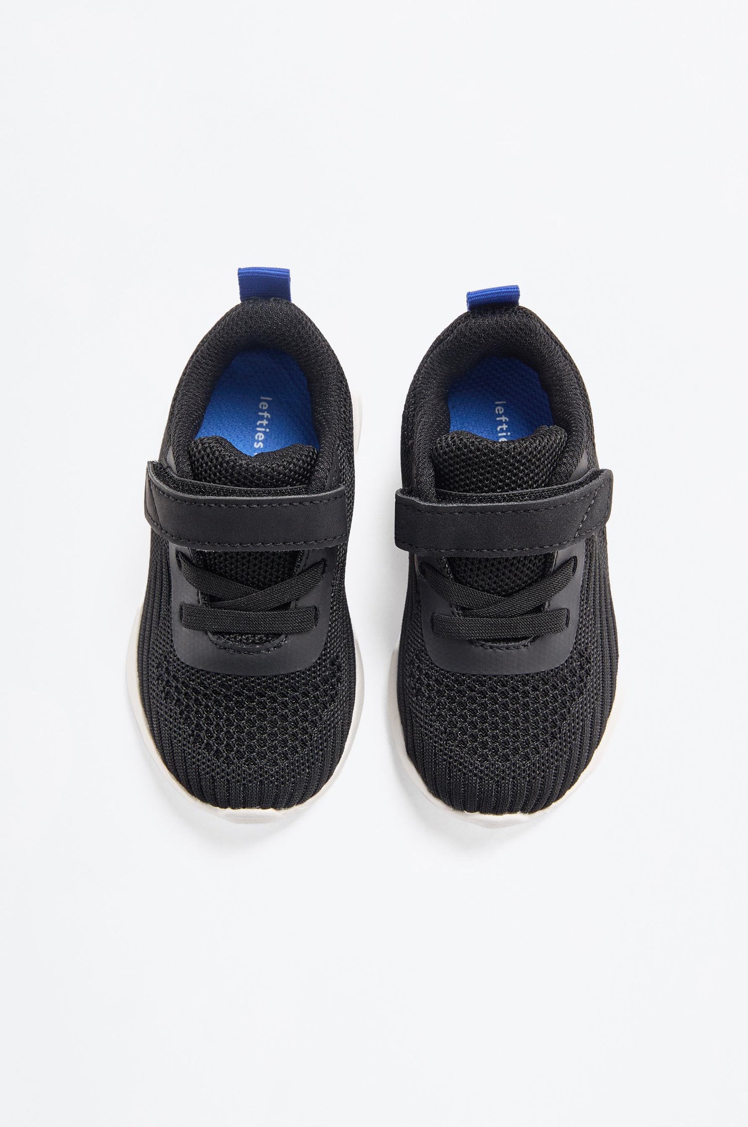 Minimalist sports shoe