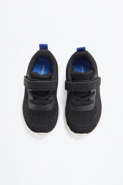 Minimalist sports shoe