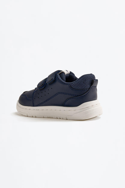 Minimalist athletic shoe