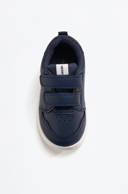 Minimalist athletic shoe