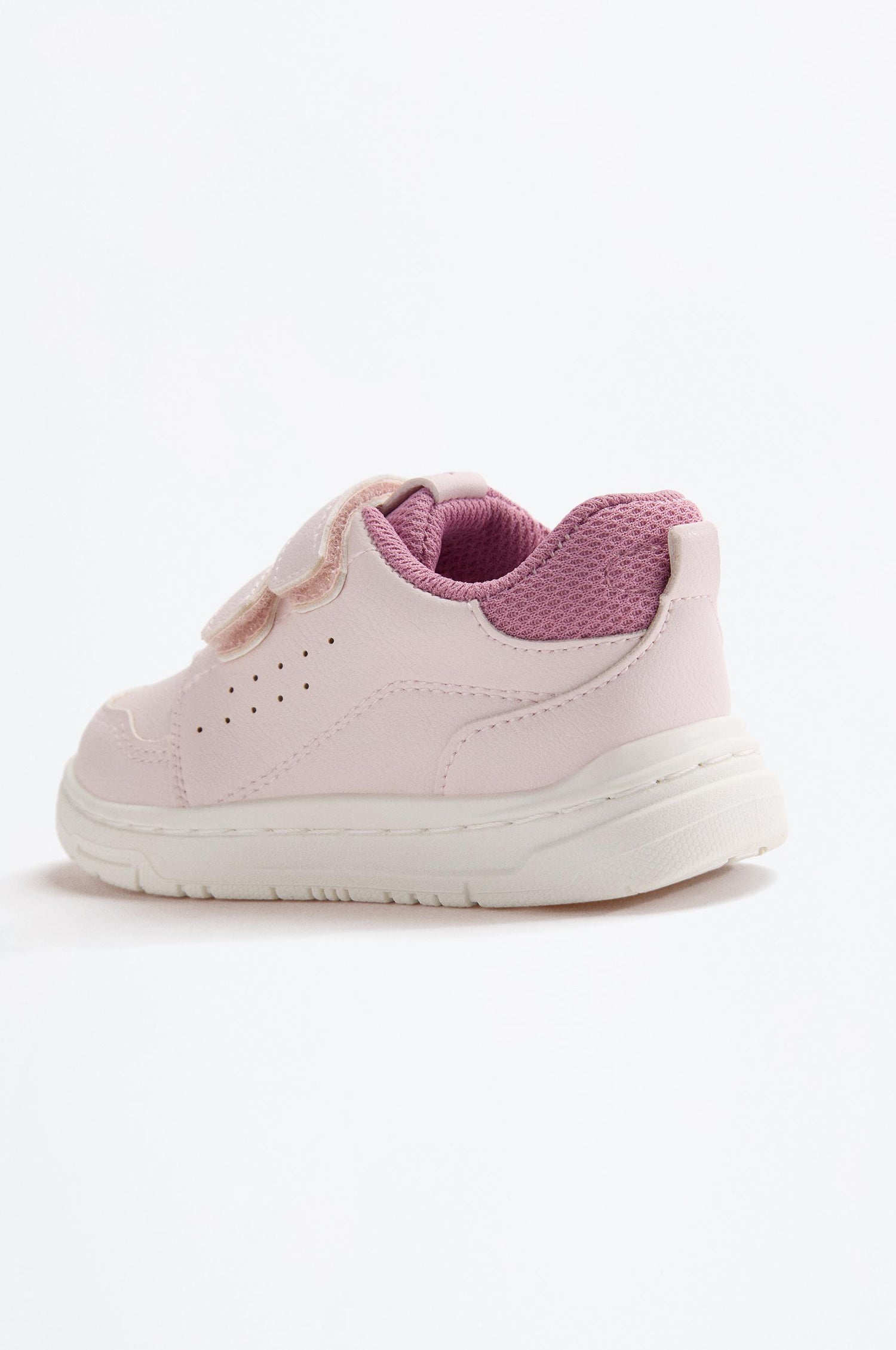 Minimalist athletic shoe