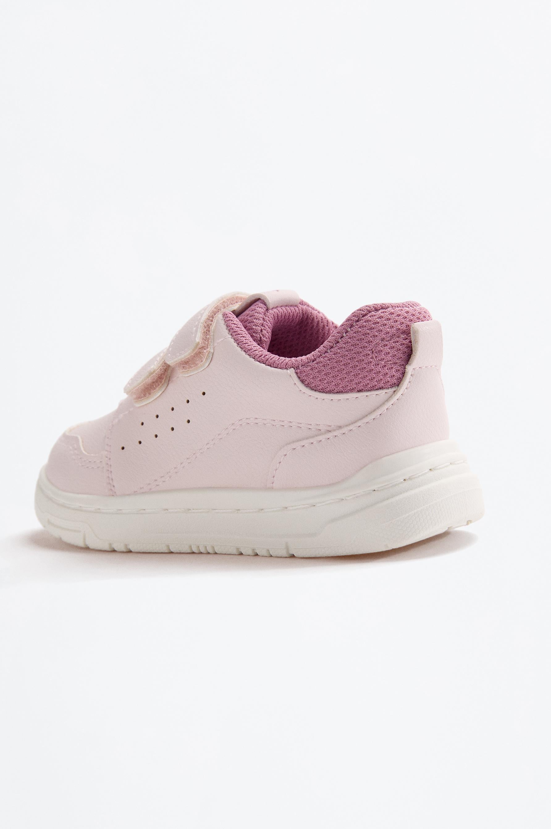 Minimalist athletic shoe