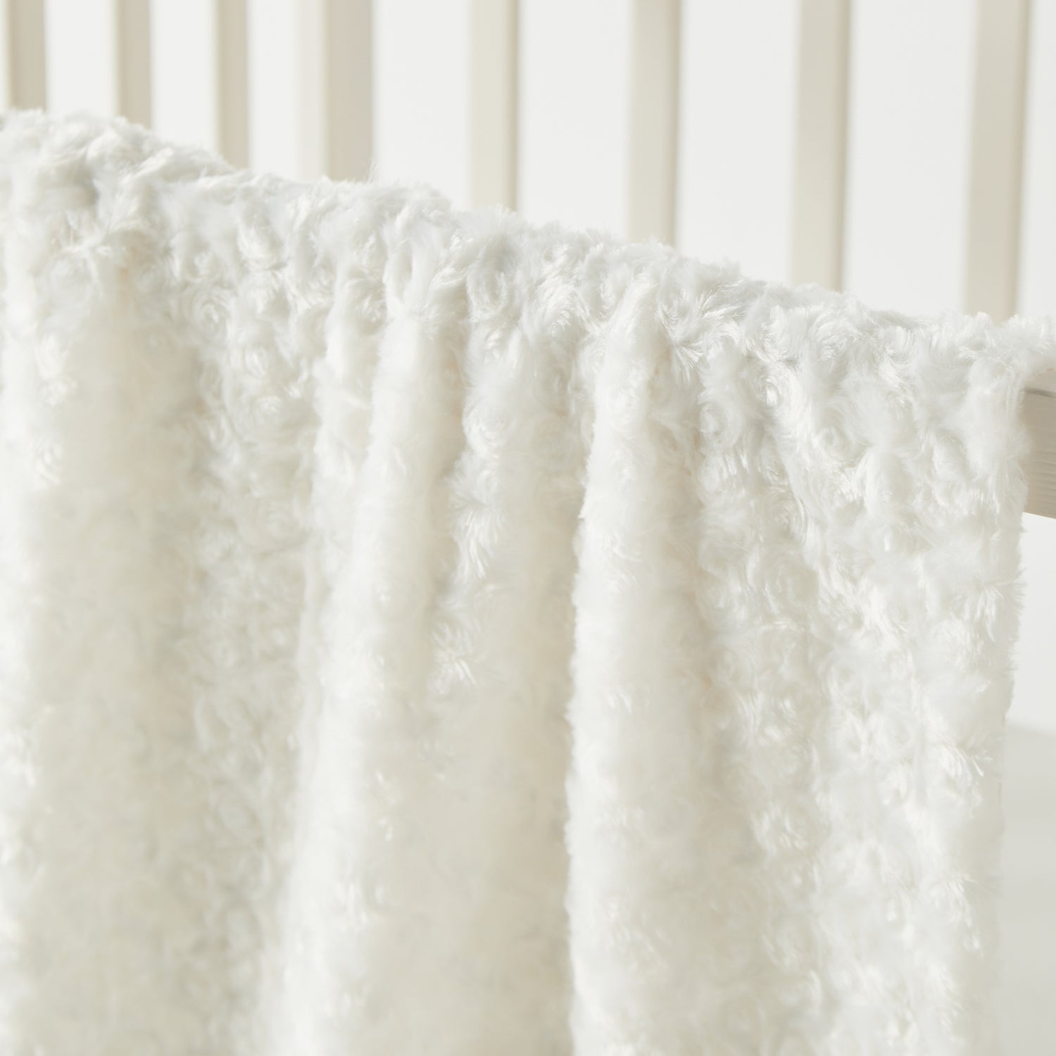 Juniors Swirl Textured Blanket - 76x76 cms