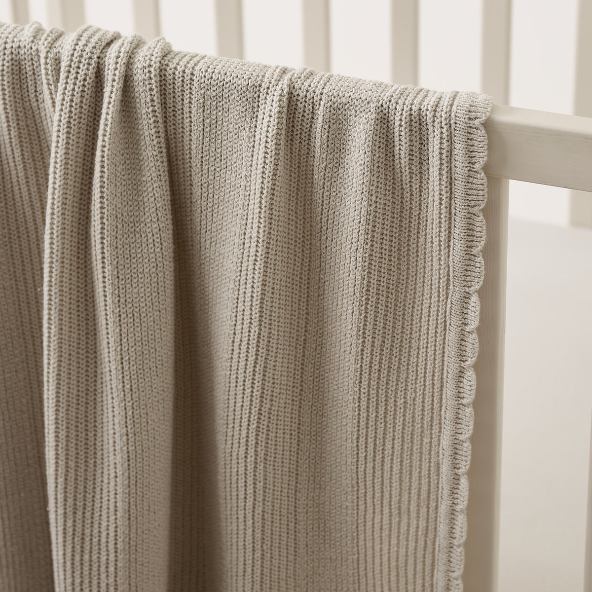 Juniors Knitted Blanket with Scallop Hem - 81x107 cms
