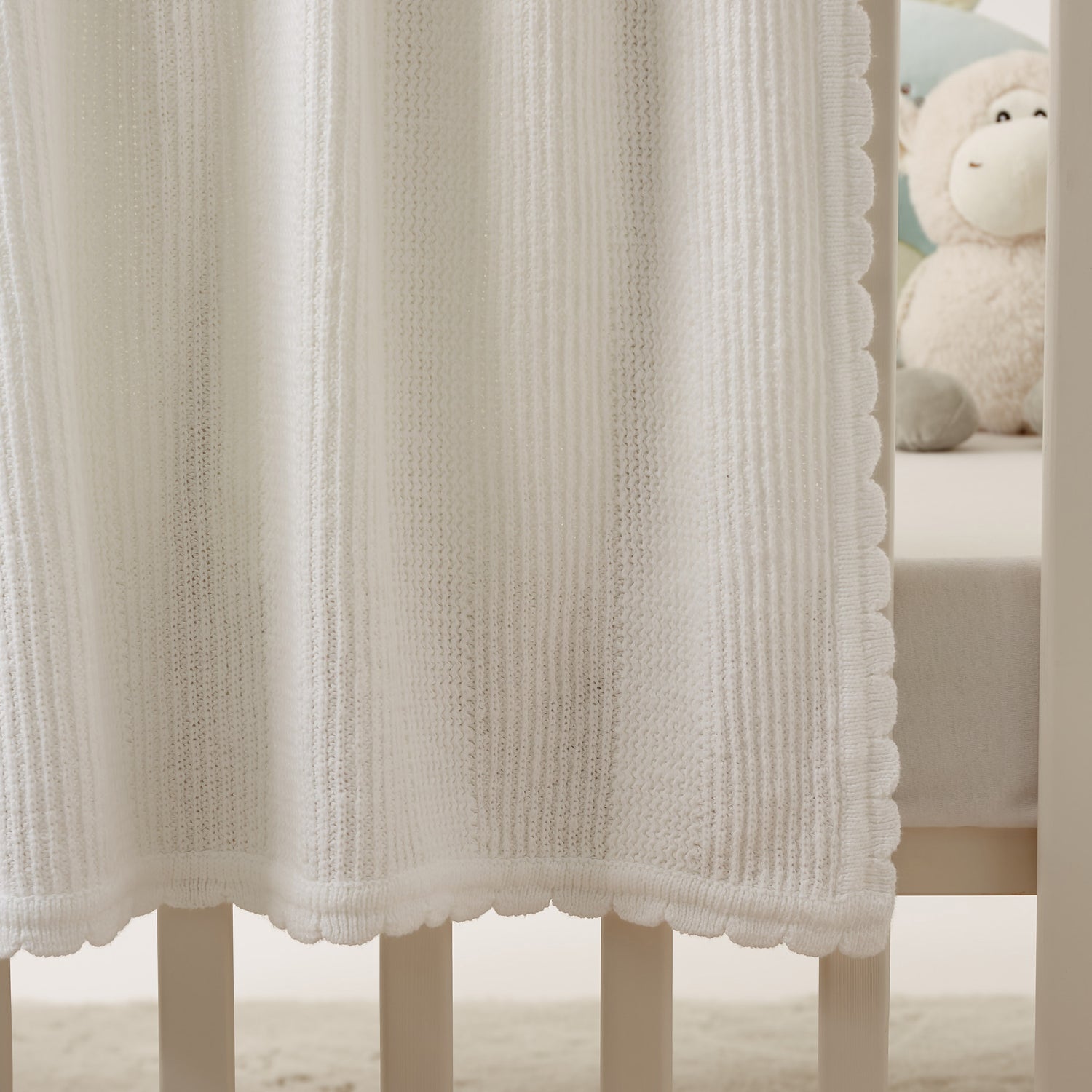 Juniors Knitted Blanket with Scallop Hem - 81x107 cms