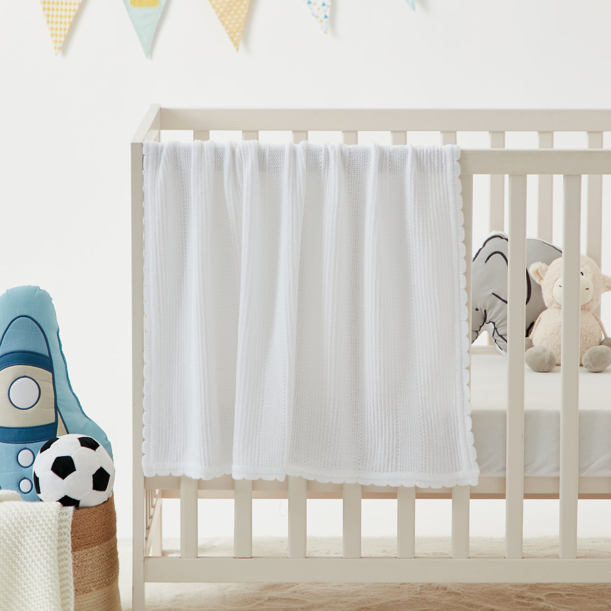 Juniors Knitted Blanket with Scallop Hem - 81x107 cms