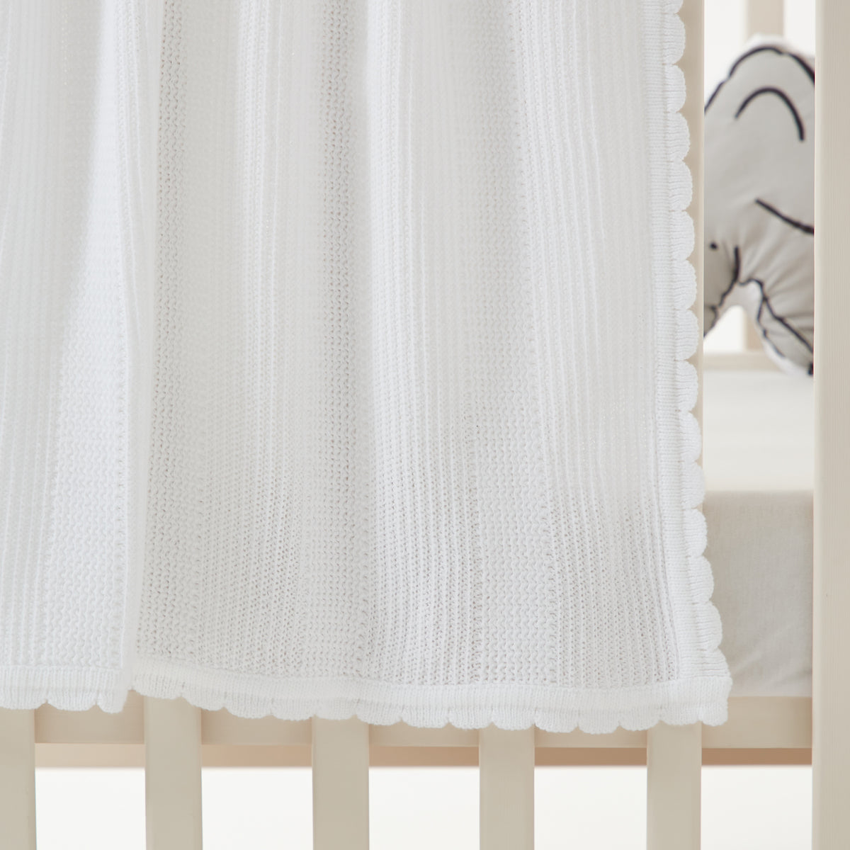 Juniors Knitted Blanket with Scallop Hem - 81x107 cms